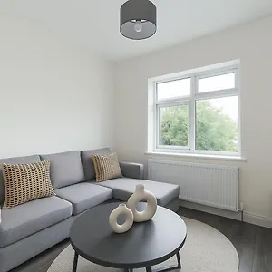 Amazing Flat Near Golders - Great Transport Links Apartment